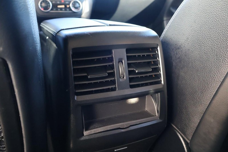 Mercedes-Benz GL 450 Vehicle Full-screen Gallery Image 25