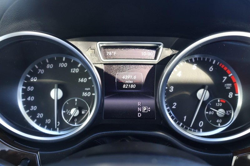 Mercedes-Benz GL 450 Vehicle Full-screen Gallery Image 27