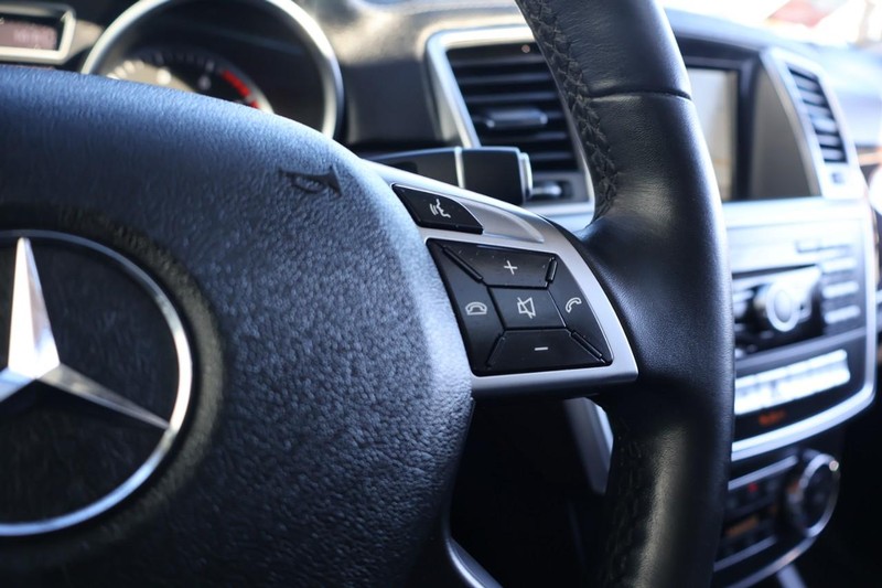 Mercedes-Benz GL 450 Vehicle Full-screen Gallery Image 30