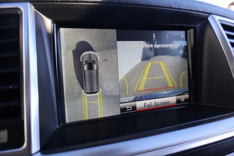 Mercedes-Benz GL 450 Vehicle Full-screen Gallery Image 34