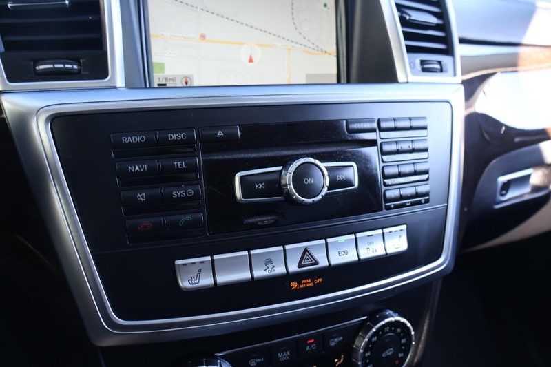 Mercedes-Benz GL 450 Vehicle Full-screen Gallery Image 35