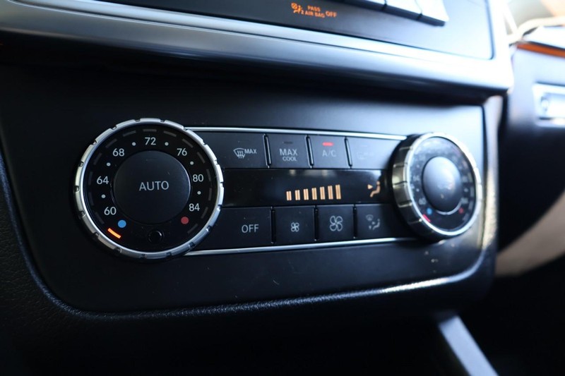 Mercedes-Benz GL 450 Vehicle Full-screen Gallery Image 36