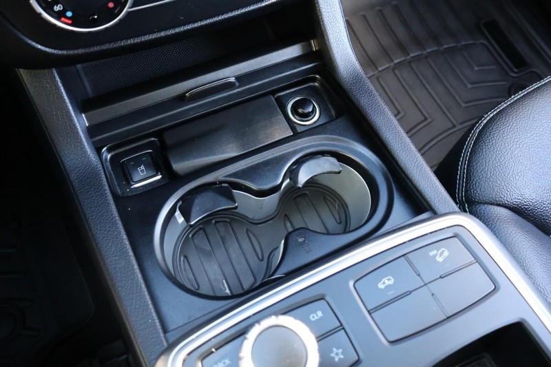 Mercedes-Benz GL 450 Vehicle Full-screen Gallery Image 37