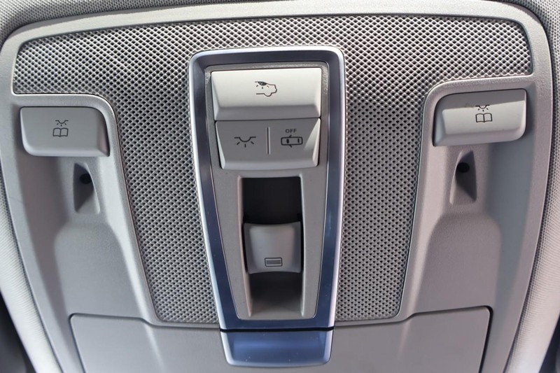 Mercedes-Benz GL 450 Vehicle Full-screen Gallery Image 39