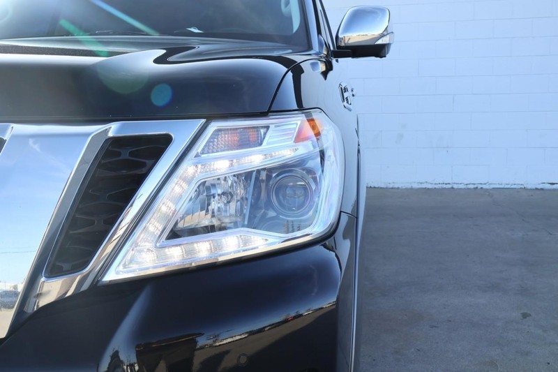 Nissan Armada Vehicle Full-screen Gallery Image 03