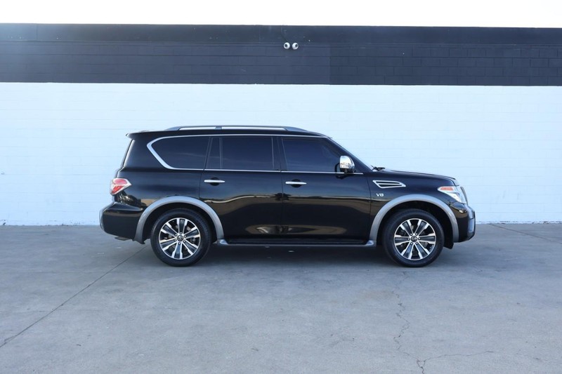 Nissan Armada Vehicle Full-screen Gallery Image 04
