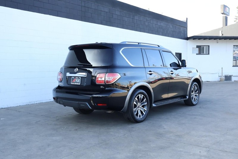 Nissan Armada Vehicle Full-screen Gallery Image 05