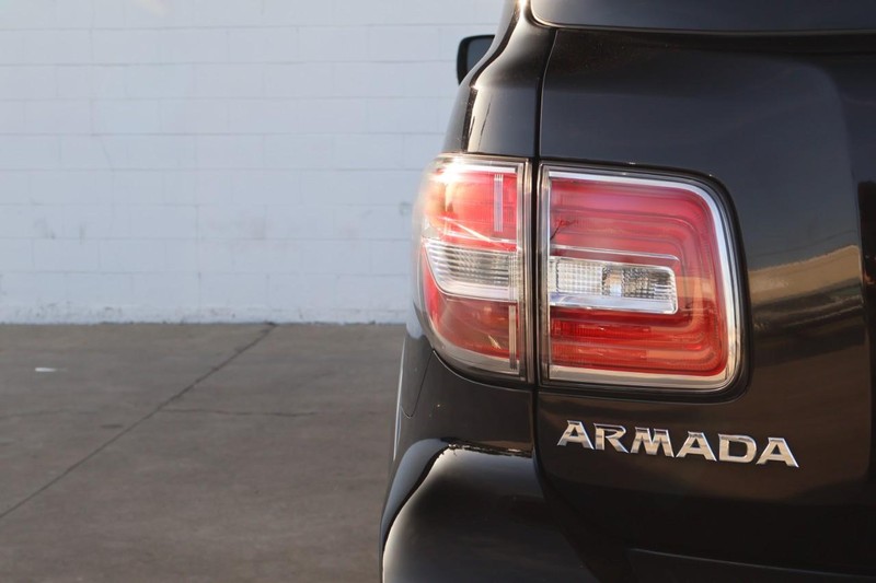 Nissan Armada Vehicle Full-screen Gallery Image 07