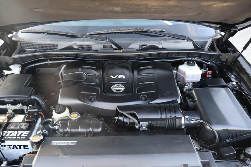 Nissan Armada Vehicle Full-screen Gallery Image 13