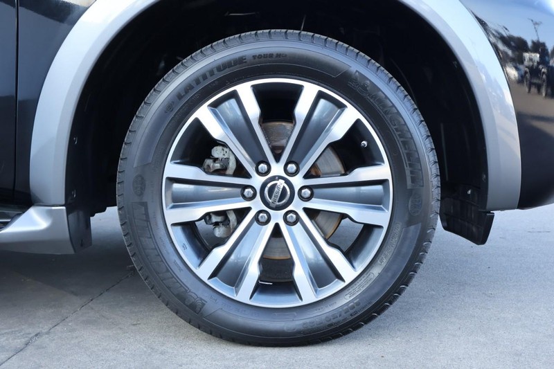 Nissan Armada Vehicle Full-screen Gallery Image 14