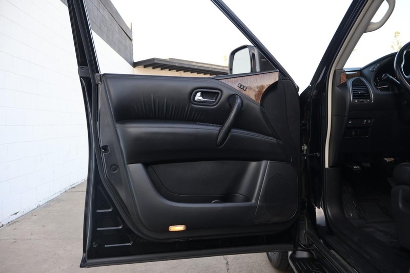 Nissan Armada Vehicle Full-screen Gallery Image 15