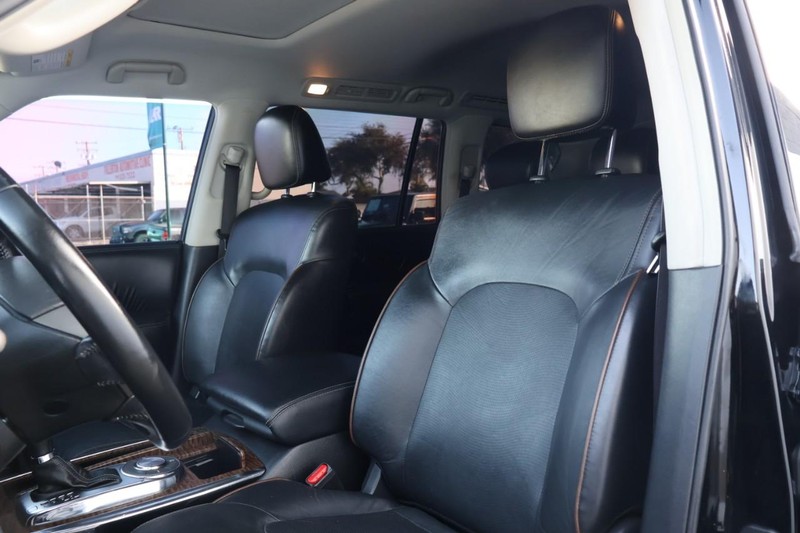 Nissan Armada Vehicle Full-screen Gallery Image 19