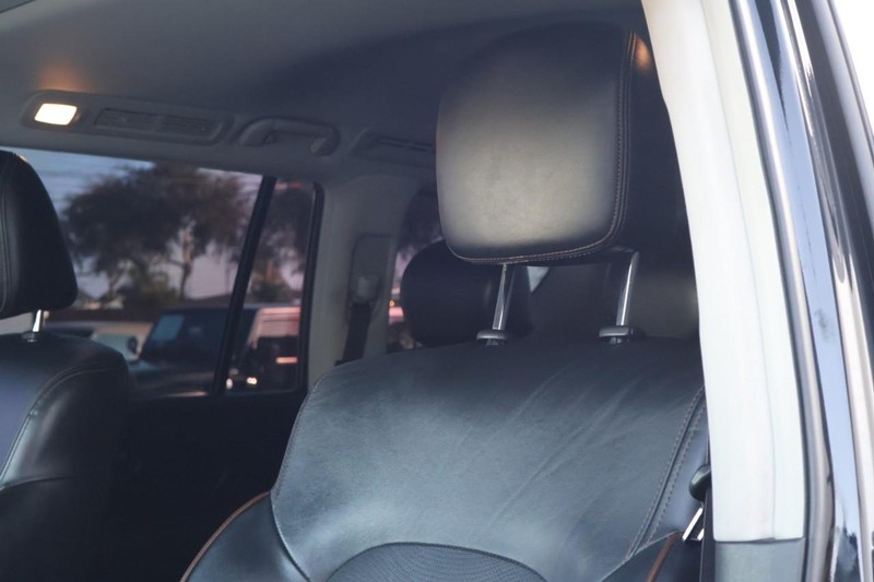 Nissan Armada Vehicle Full-screen Gallery Image 20