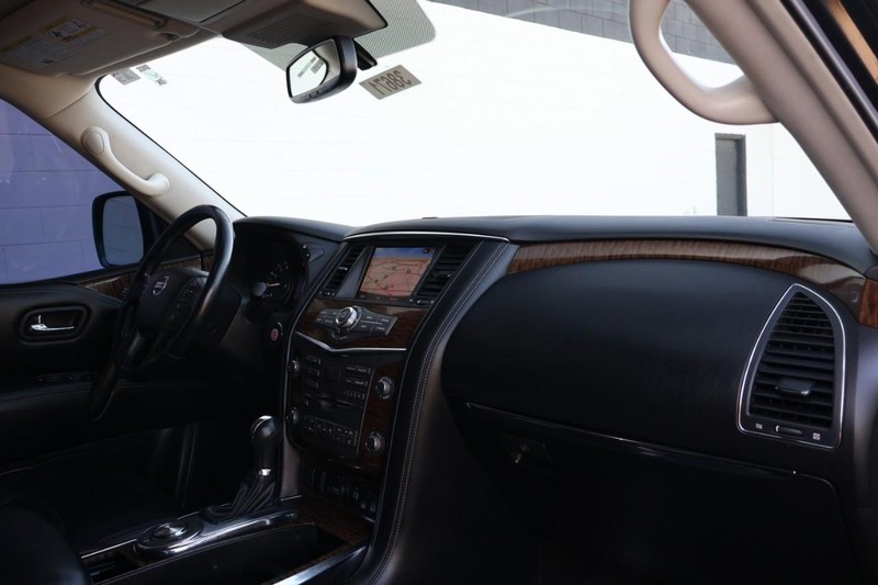 Nissan Armada Vehicle Full-screen Gallery Image 21