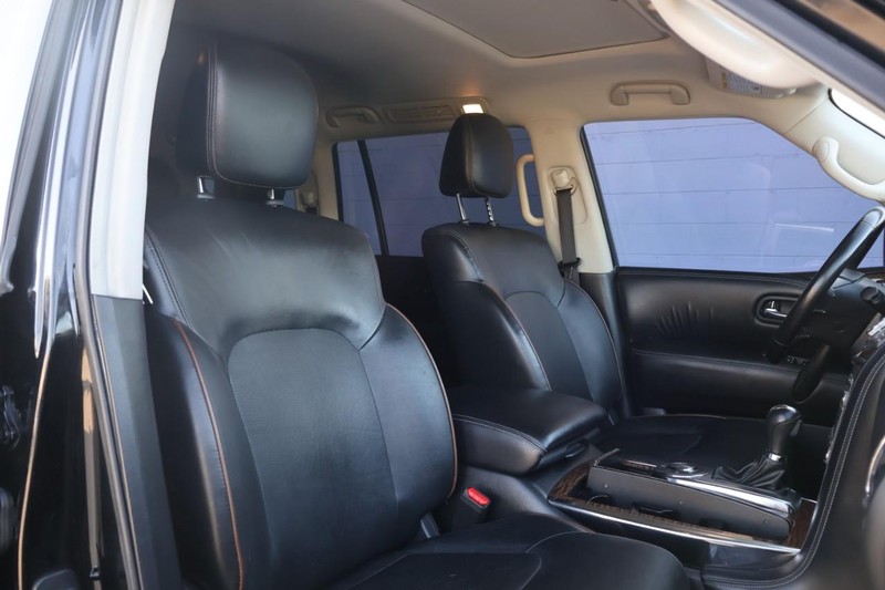 Nissan Armada Vehicle Full-screen Gallery Image 22