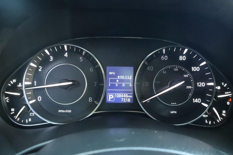 Nissan Armada Vehicle Full-screen Gallery Image 28