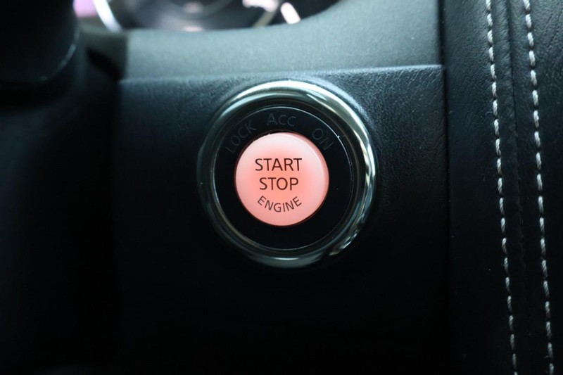 Nissan Armada Vehicle Full-screen Gallery Image 32