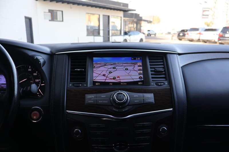 Nissan Armada Vehicle Full-screen Gallery Image 33