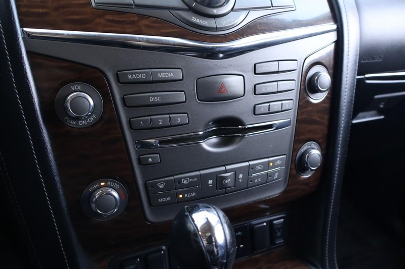 Nissan Armada Vehicle Full-screen Gallery Image 37