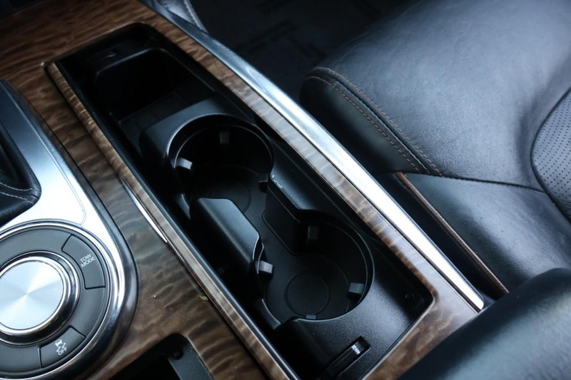 Nissan Armada Vehicle Full-screen Gallery Image 41