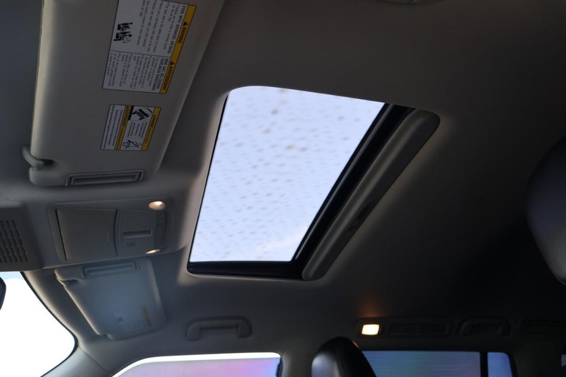 Nissan Armada Vehicle Full-screen Gallery Image 43