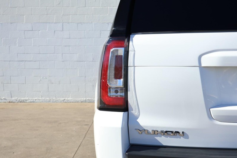 GMC Yukon Vehicle Full-screen Gallery Image 07