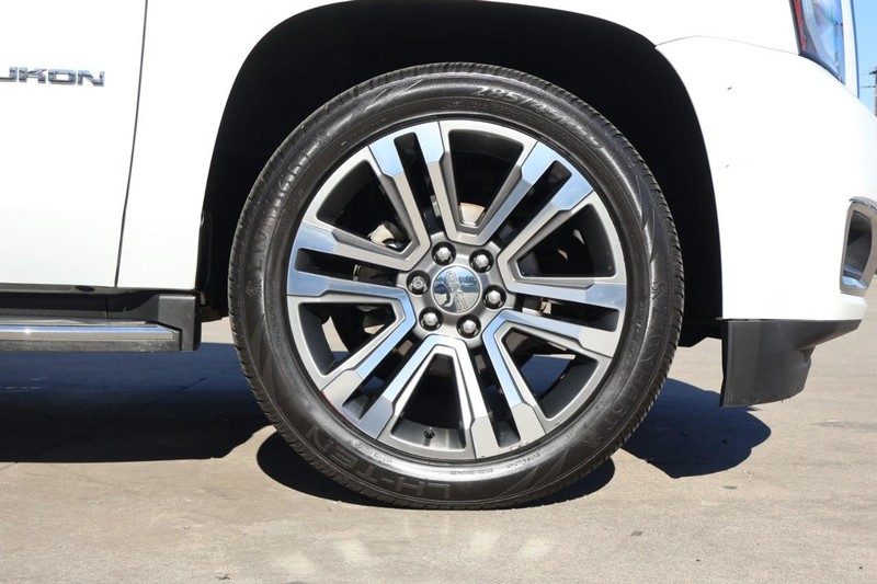 GMC Yukon Vehicle Full-screen Gallery Image 15