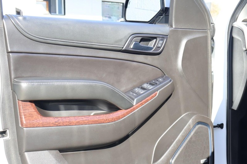 GMC Yukon Vehicle Full-screen Gallery Image 17