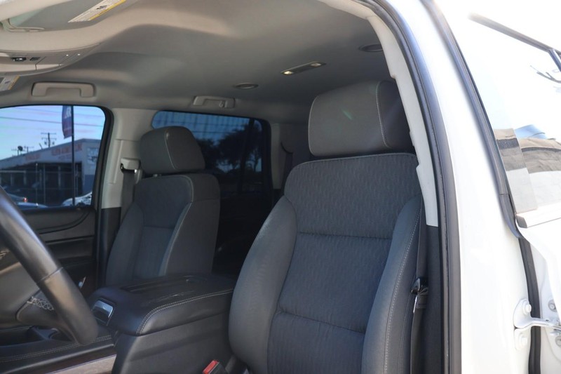 GMC Yukon Vehicle Full-screen Gallery Image 20