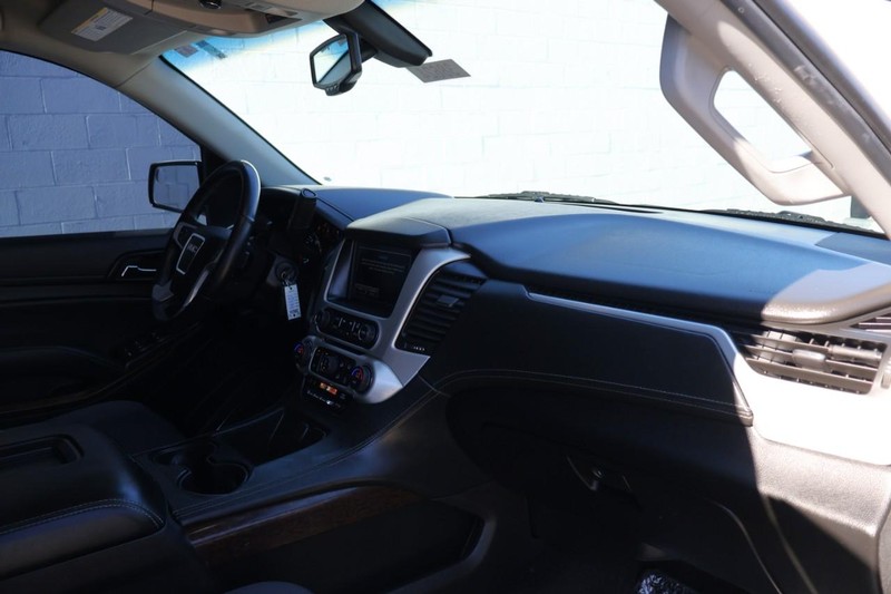 GMC Yukon Vehicle Full-screen Gallery Image 22