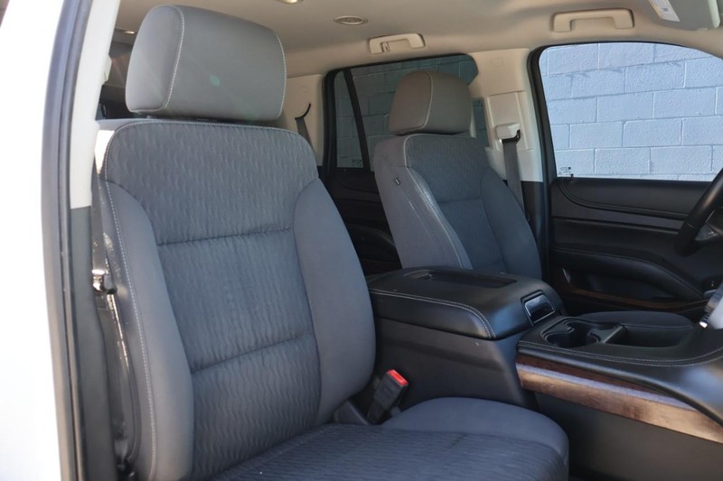 GMC Yukon Vehicle Full-screen Gallery Image 23