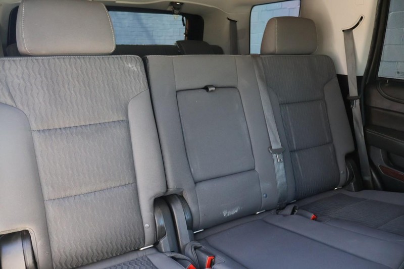 GMC Yukon Vehicle Full-screen Gallery Image 24