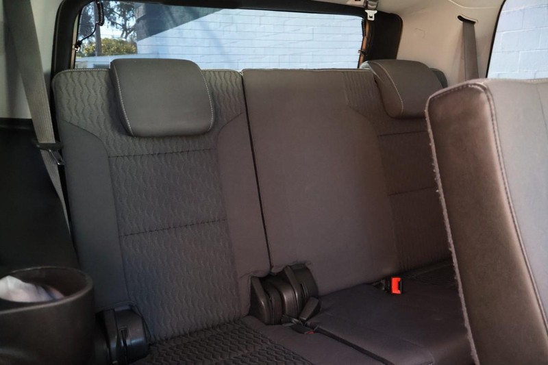 GMC Yukon Vehicle Full-screen Gallery Image 25