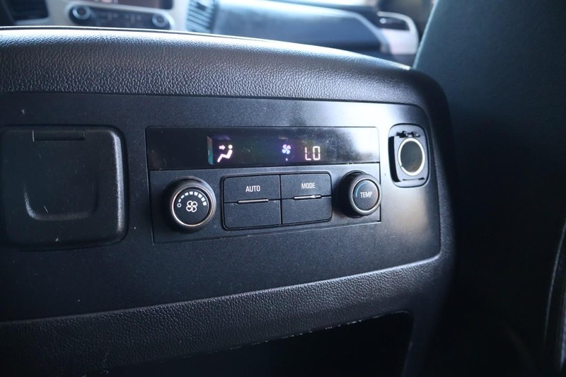 GMC Yukon Vehicle Full-screen Gallery Image 26