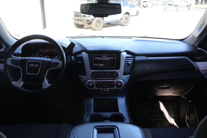 GMC Yukon Vehicle Full-screen Gallery Image 27