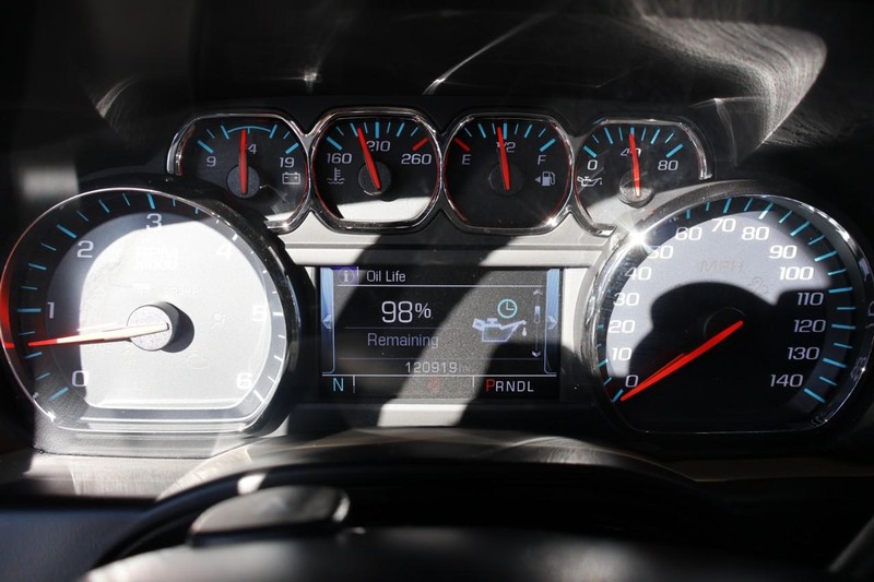 GMC Yukon Vehicle Full-screen Gallery Image 28