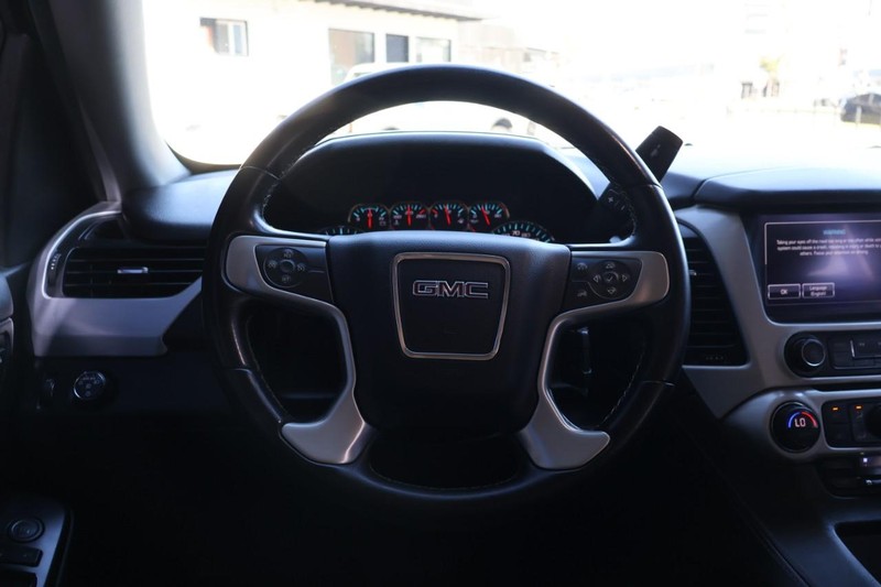 GMC Yukon Vehicle Full-screen Gallery Image 29