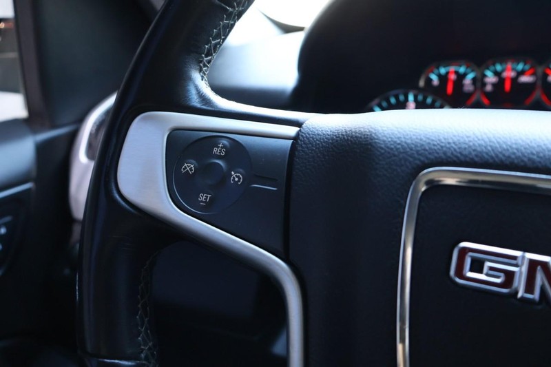 GMC Yukon Vehicle Full-screen Gallery Image 30