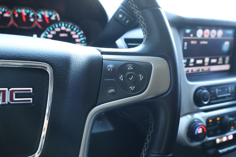 GMC Yukon Vehicle Full-screen Gallery Image 31