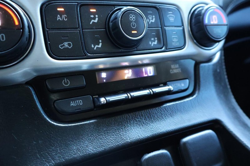 GMC Yukon Vehicle Full-screen Gallery Image 36