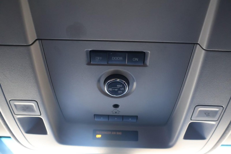 GMC Yukon Vehicle Full-screen Gallery Image 38