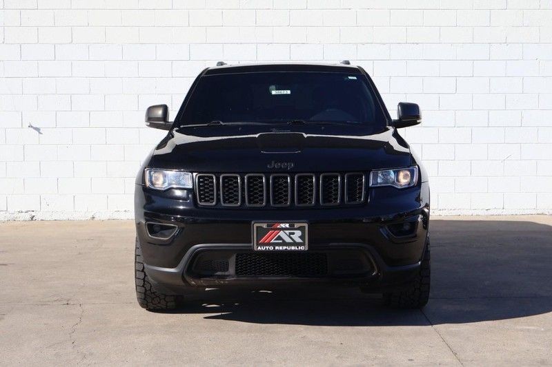 Jeep Grand Cherokee Vehicle Full-screen Gallery Image 02