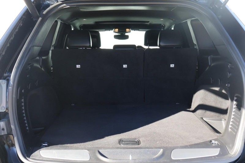 Jeep Grand Cherokee Vehicle Full-screen Gallery Image 08