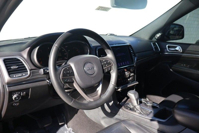 Jeep Grand Cherokee Vehicle Full-screen Gallery Image 16