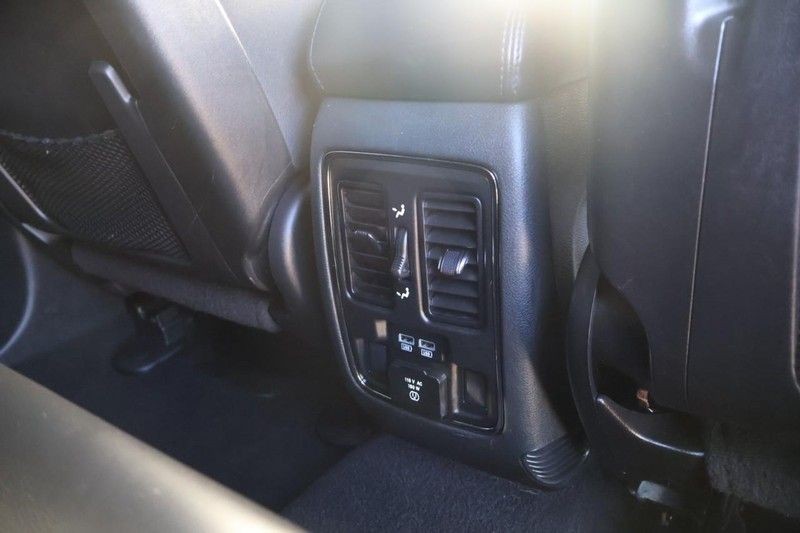 Jeep Grand Cherokee Vehicle Full-screen Gallery Image 22