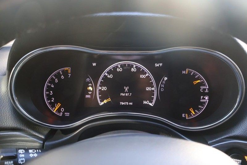 Jeep Grand Cherokee Vehicle Full-screen Gallery Image 24