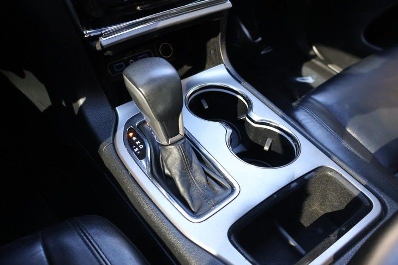 Jeep Grand Cherokee Vehicle Full-screen Gallery Image 33