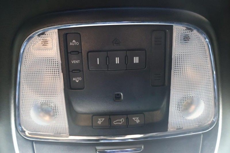 Jeep Grand Cherokee Vehicle Full-screen Gallery Image 34