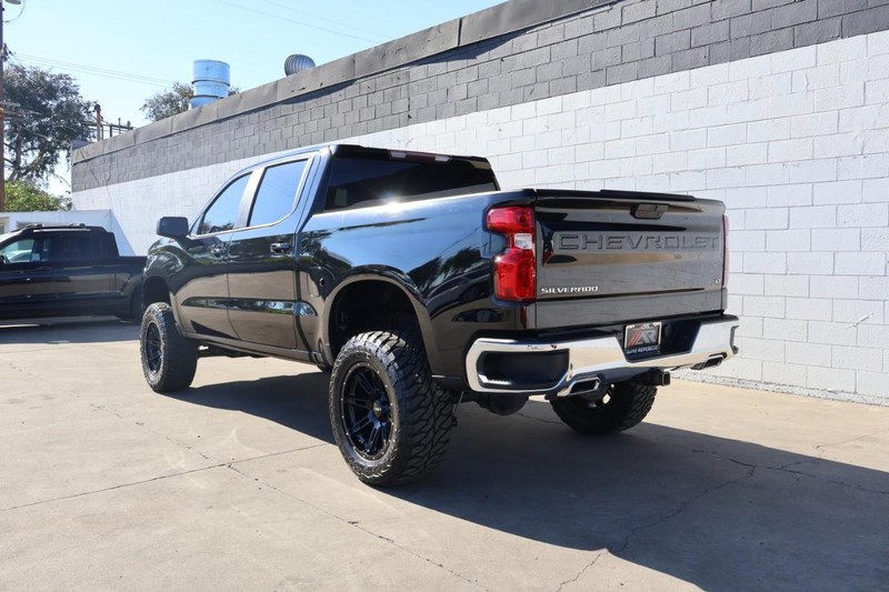 Chevrolet Silverado 1500 Vehicle Full-screen Gallery Image 10