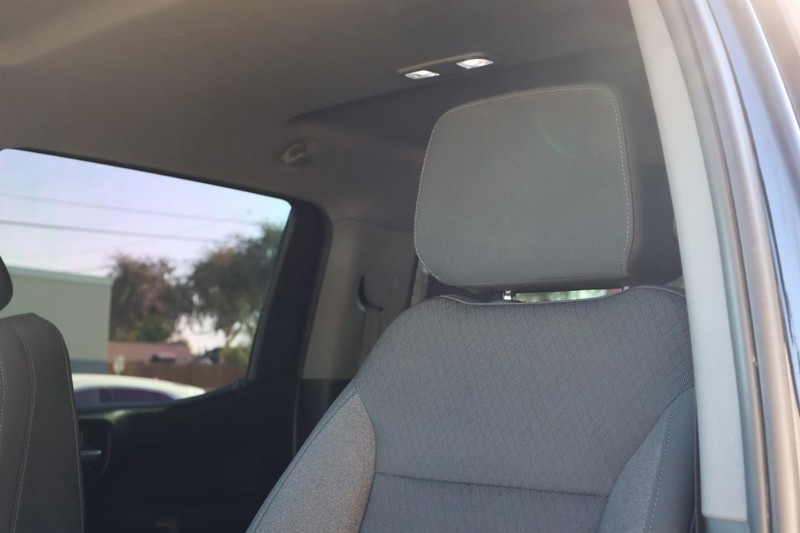 Chevrolet Silverado 1500 Vehicle Full-screen Gallery Image 22